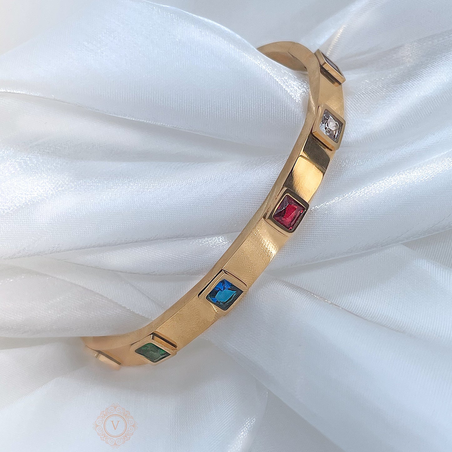 VB Beatriz, Chic 18K Gold-Plated Stainless Steel Bracelet with Multicolored Rhinestones.