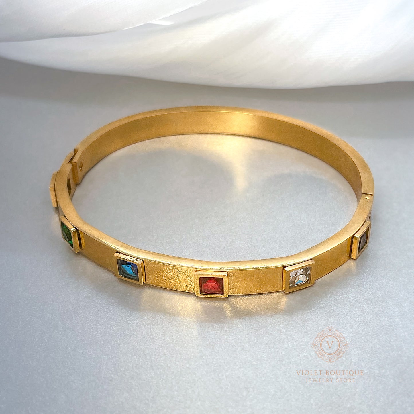 VB Beatriz, Chic 18K Gold-Plated Stainless Steel Bracelet with Multicolored Rhinestones.