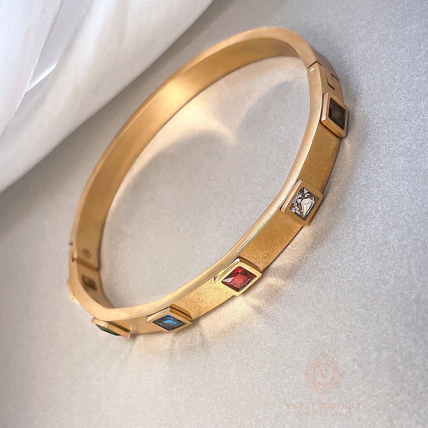 VB Beatriz, Chic 18K Gold-Plated Stainless Steel Bracelet with Multicolored Rhinestones.